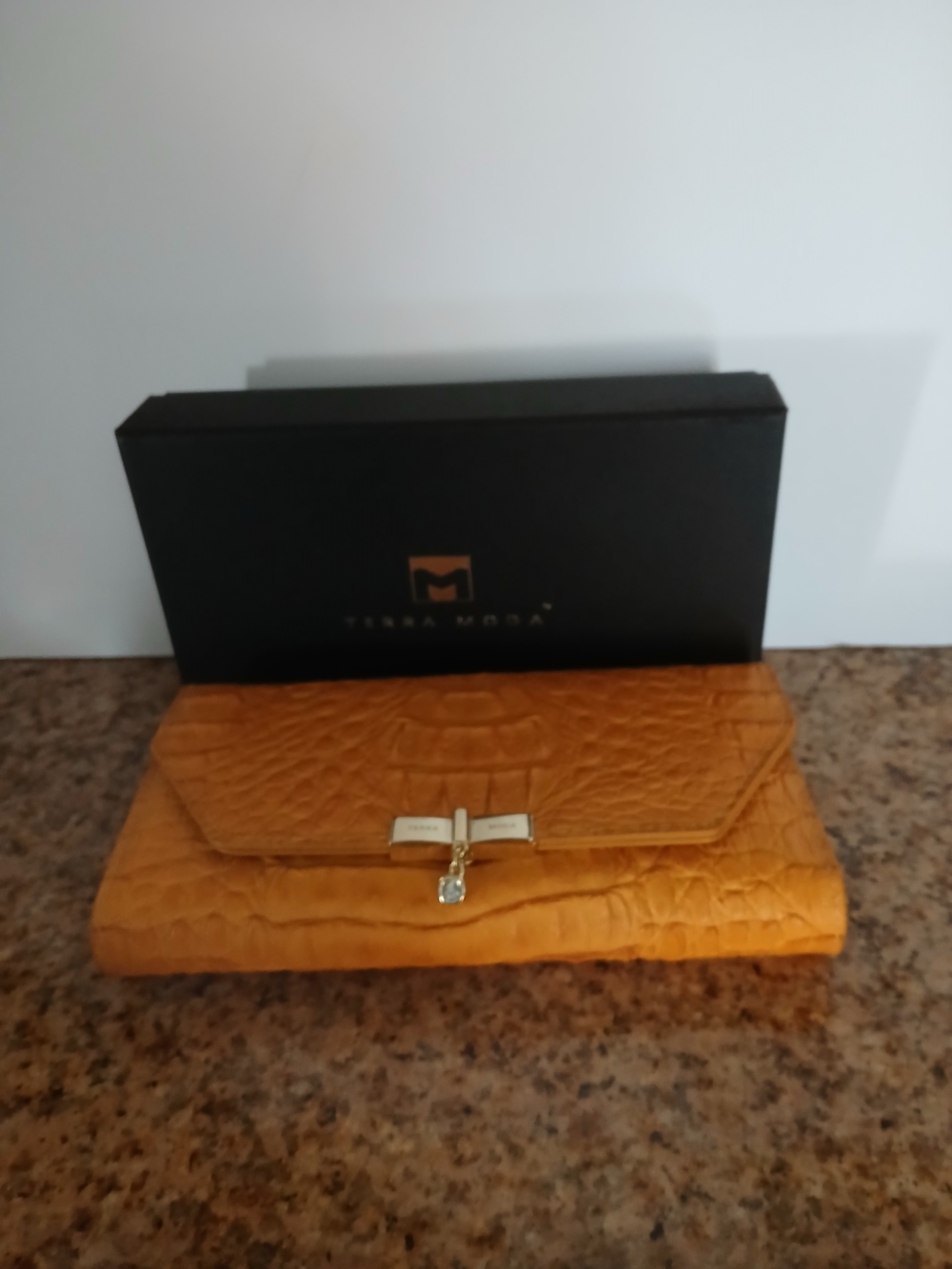 Terra Moda Croc-Textured Mustard Clutch